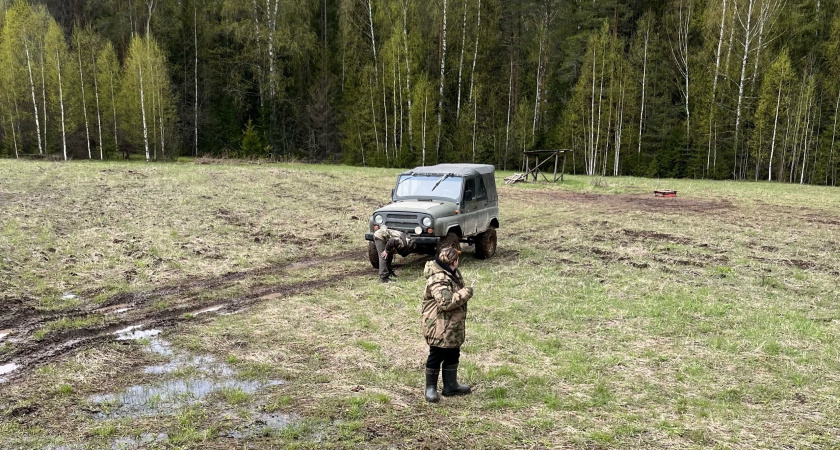 Браконьер с тушей лося в кузове караката попался полицейским в Лузском районе