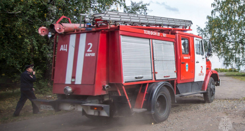 В Кировской области за одни сутки горели квартира, гараж и автомобили