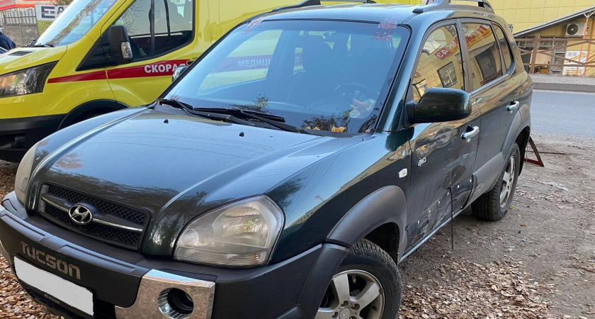 В Кирове школьник на мотоцикле попал под кроссовер и получил травмы