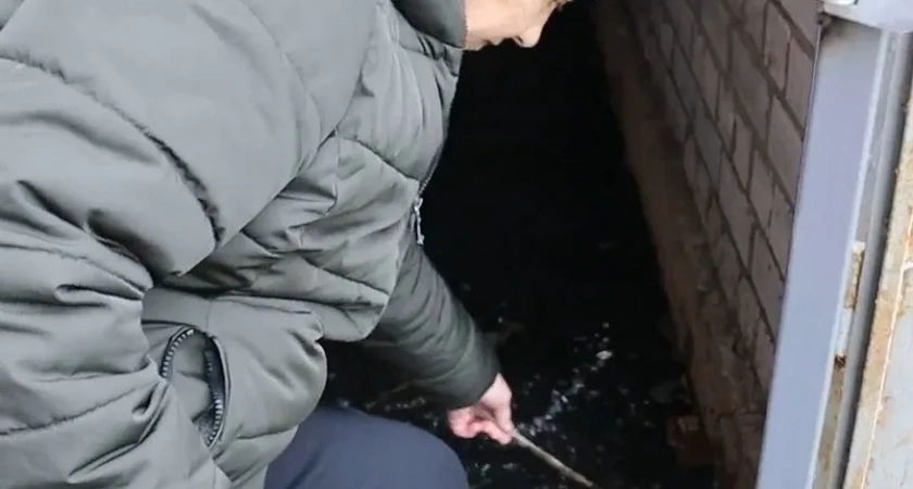 В Лянгасово Кировской области дом для переселенцев из аварийного жилья утопает в нечистотах