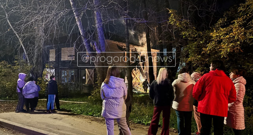 В Кирове вспыхнул дом на улице Монтажников