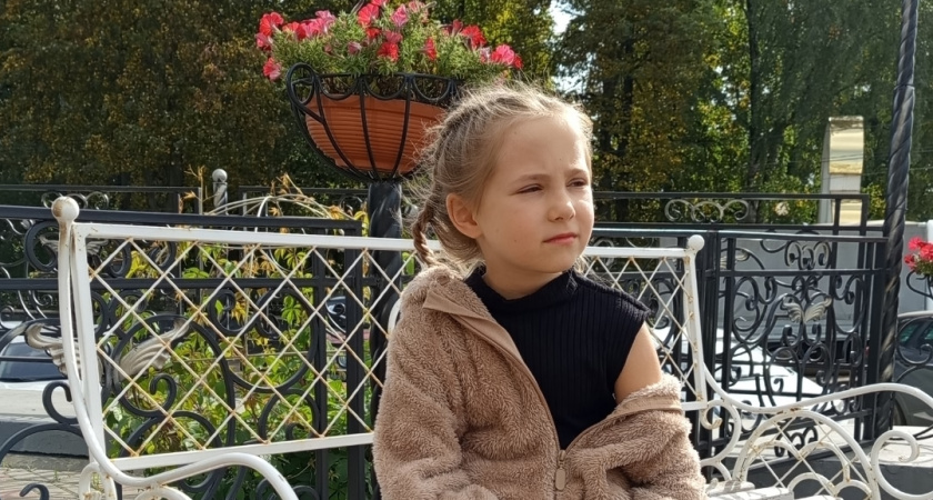 Это имя для девочки из трех букв неожиданно взлетело на вершину популярности - легкое и мелодичное