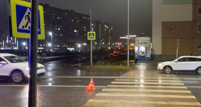 Девочка попала под машину на пешеходном переходе на улице Энтузиастов в Кирове