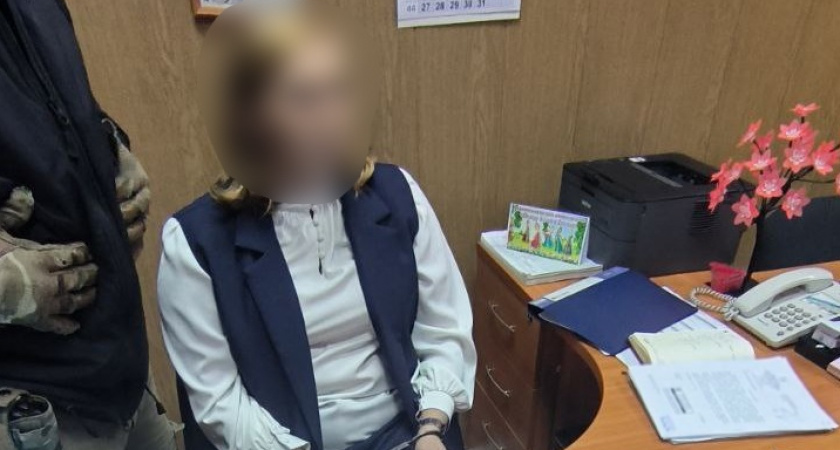 Замглавы округа в Кировской области поймана на получении взятки 750 тысяч рублей