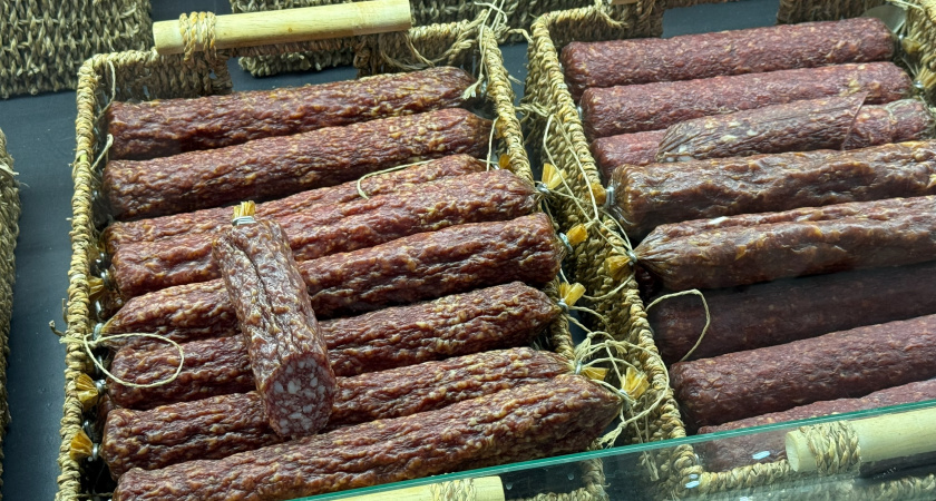 Если видите эти буквы на упаковке - смело берите: эти колбасы считаются лучшими