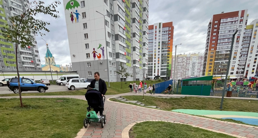 В Кировской области 500 отцов получают пособие по уходу за ребенком