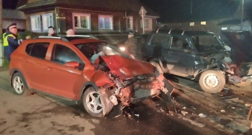 Лобовая авария произошла в Омутнинске, пострадали два человека