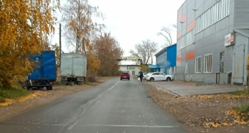 Прокуратура через суд принудила мэрию Кирова обустроить тротуар на улице Блюхера