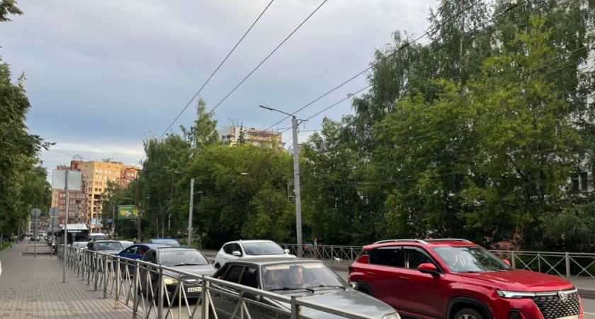 Узнал про тайный сигнал, который заставит водителя-«хвоста» держать дистанцию на трассе. Об этом должен знать каждый автомобилист