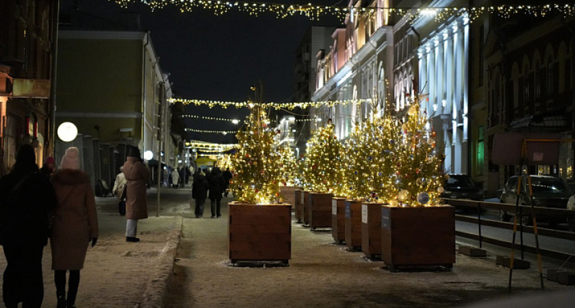 На Спасской улице в Кирове установят ели от каждого района области к Новому году