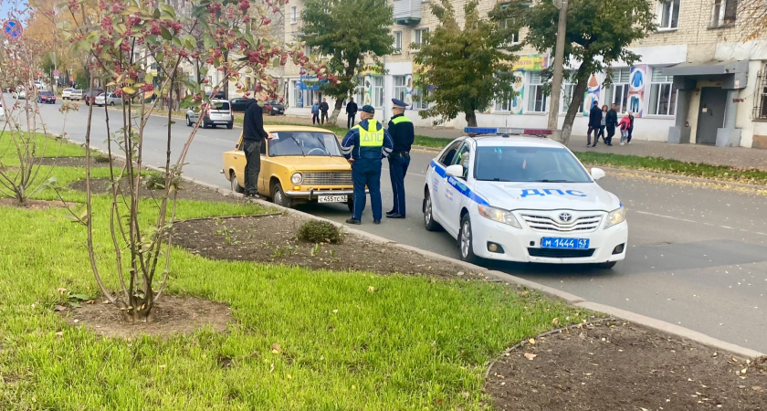 Инспектор ДПС остановил на мосту: в чем подвох и как правильно поступить водителю