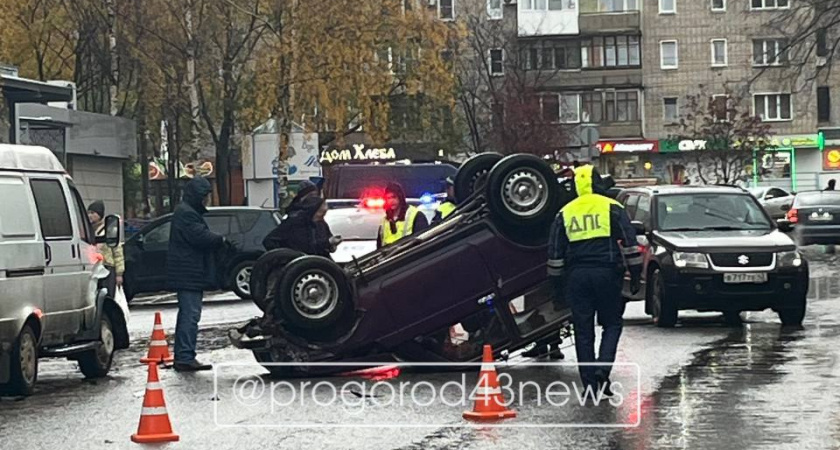 В Кирове "Нива" перевернулась на крышу после столкновения с "Газелью"
