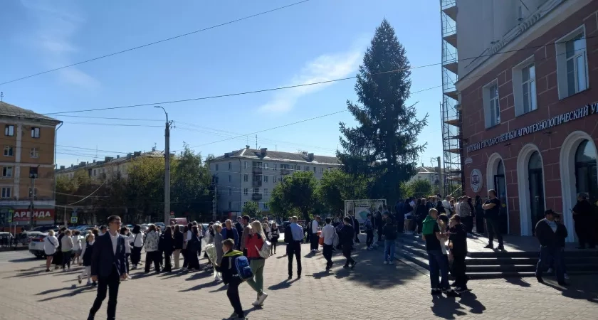 12 кировских стобалльников удостоены стипендии в 30 тысяч рублей