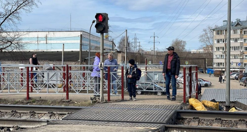 В мэрии ответили кировчанам, жалующимся на переход через пути в Нововятске