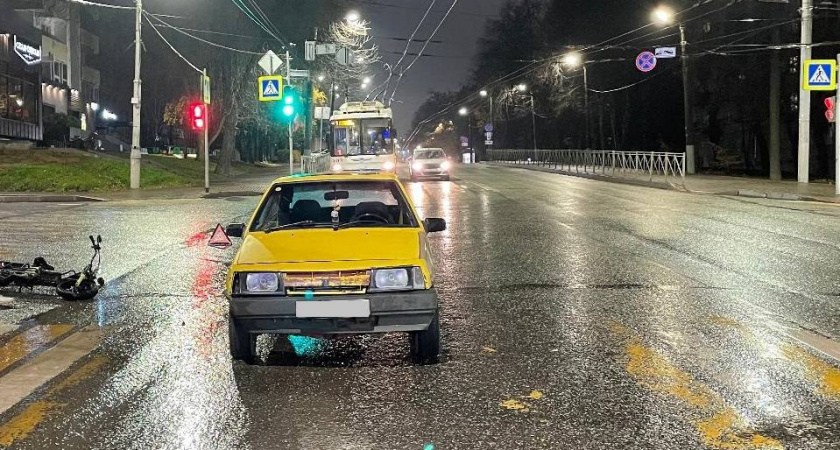 В Кирове юный водитель "восьмерки" сбил молодого электровелосипедиста