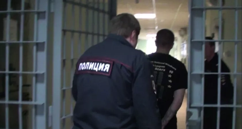 В Кирове 48-летний мужчина руками и ногами избил приятеля