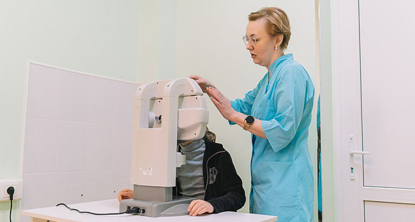 Аппаратное лечение помогло школьнице из Кирова сохранить зрение