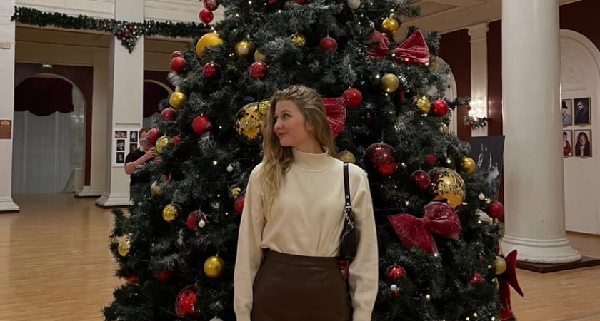 Этот цвет - табу на Новый год-2026: Красная Лошадь отвернется. Проверяем гардероб