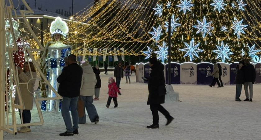 Елка «верх ногами» и Снеговик-монстр: 12 странных фактов про Новый год - то, о чем каждый думал, но боялся спросить