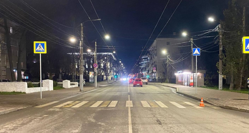 Женщина за рулем иномарки сбила школьницу на пешеходном переходе в центре Кирова