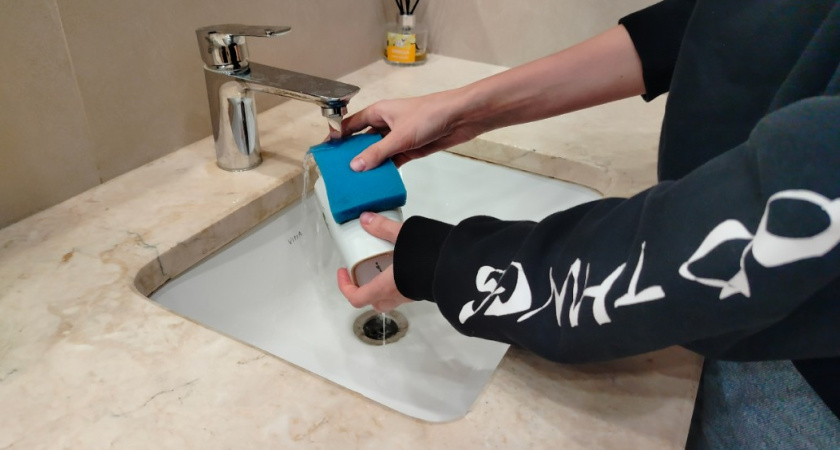 Узнала простой способ убрать наклейки с посуды и не только - классный лайфхак 