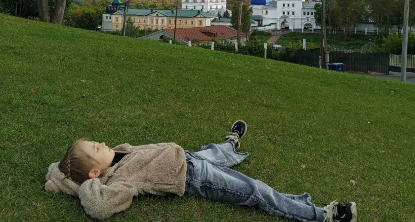 Необычайно красивое и редкое имя для девочки - пришло к нам из Древней Греции. В переводе значит «светящаяся добром» и «сияющая»