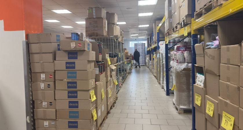 Забежала в "Светофор" и обалдела - у них уже Новый год: креветки по 500 рублей, а игрушки за 570. И еще 16 товаров - купила даже без скидки