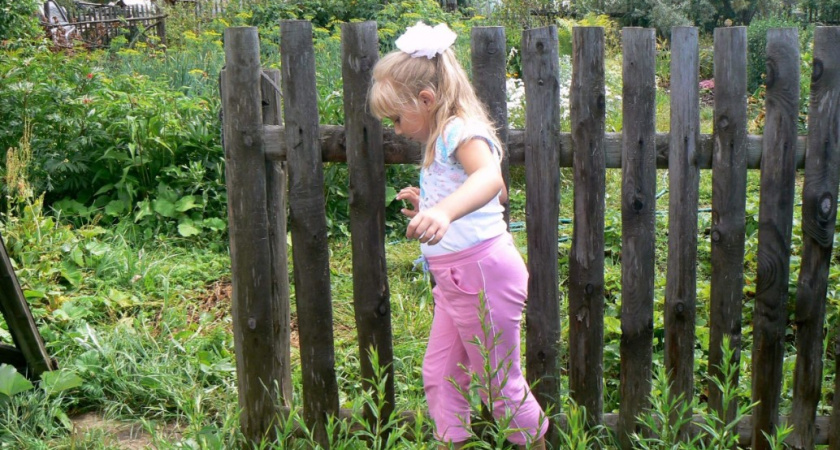 Это имя для девочки считается русским, но пришло из Древней Греции: красивое и сказочное - переводится как "царица"