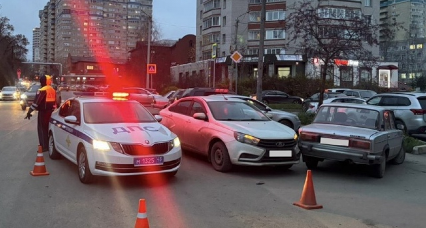 Водитель легковушки погиб в аварии на Преображенской