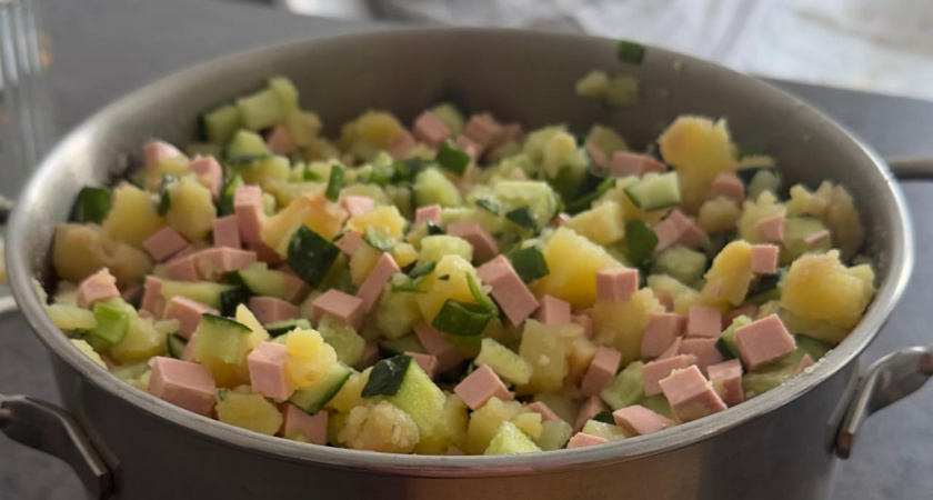 Новый взгляд на Оливье: 5 уникальных рецептов легендарного салата - в восторге будут все