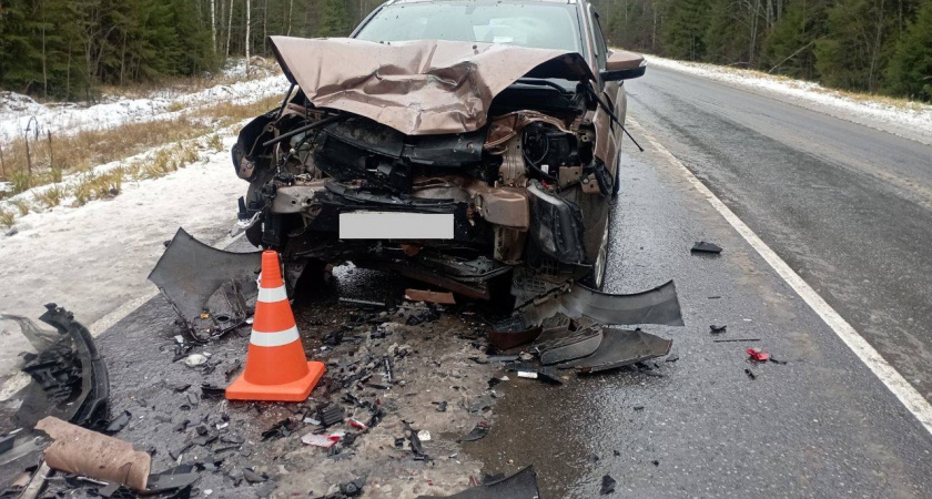 Женщина за рулем Lada протаранила иномарку на трассе под Белой Холуницей
