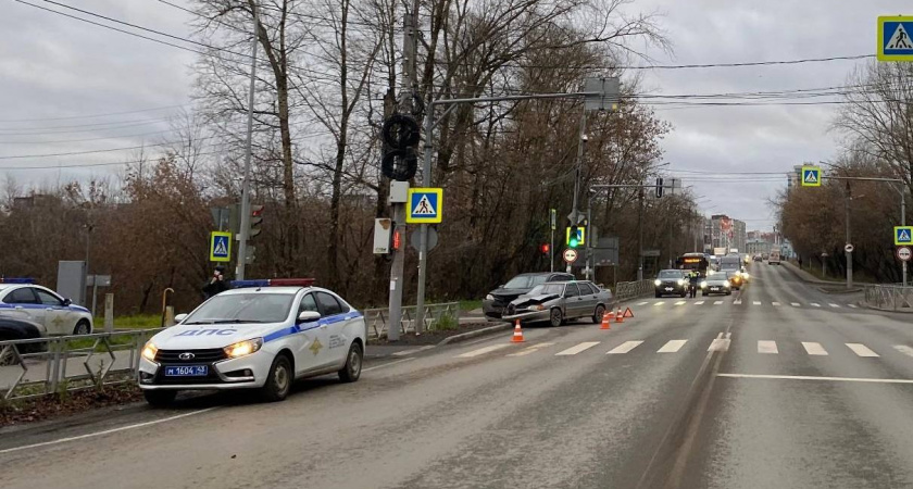 В Кирове в столкновении двух машин на Слободском тракте пострадала пассажирка