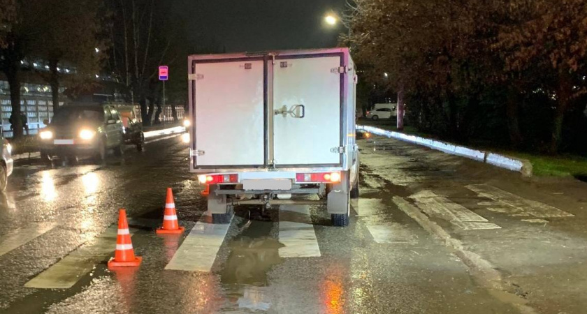 В Кирове водитель фургона сбил ребенка на пешеходном переходе на улице Свердлова