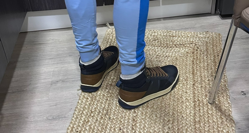 Жаль, что раньше не знал, как сделать обувь нескользящей - простой, но очень нужный лайфхак на зиму