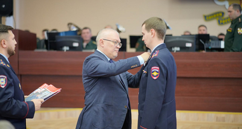 Губернатор поздравил кировских полицейских с профессиональным праздником