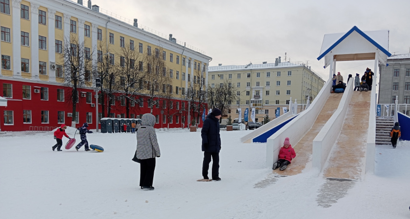 В Кирове потратят 2 млн рублей на установку двух горок на Театральной площади