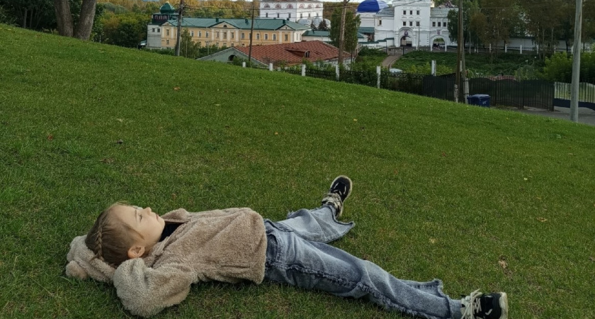 Это нежное имя для девочки завоевало популярность во всем мире. В переводе значит "благородная" и "царица цветов"