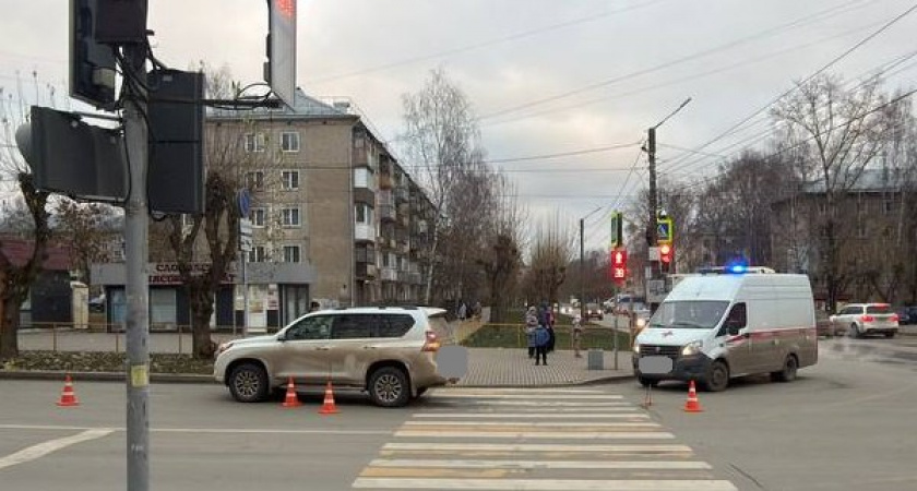Водитель Toyota Land Cruiser снес первоклассника на пешеходном переходе в Кирове