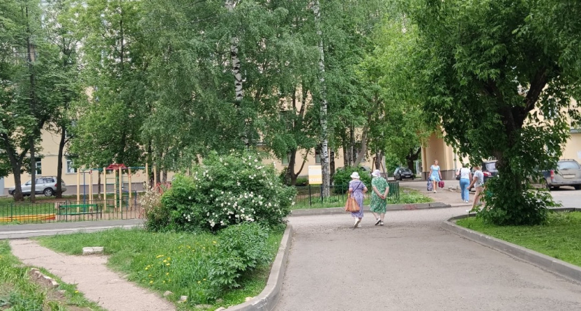 Почему с возрастом важно держаться от людей на расстоянии: стих Юрия Левитанского, пробирающий до слез