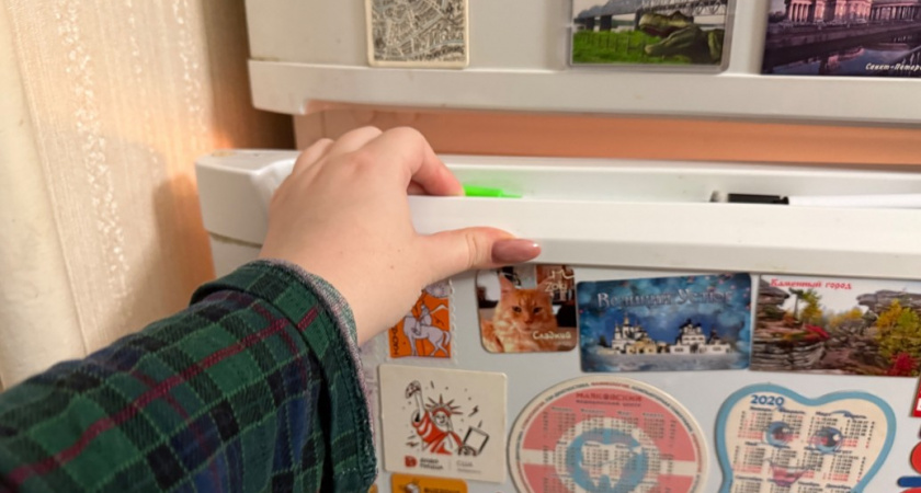 Поставила чашку с солью в холодильник - и решила большую проблему. Классный лайфхак для ленивых хозяек