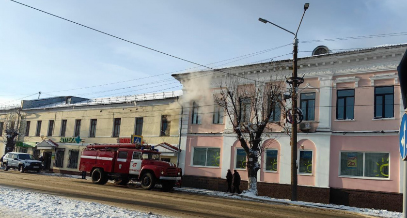 Два десятка пожарных тушили торговый центр в Слободском