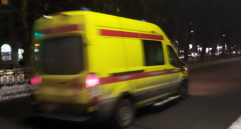 Первый в сезоне гололед травмировал трех жителей Кирова, один госпитализирован