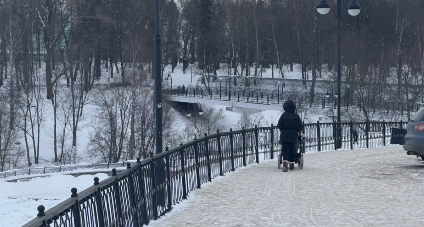 2 раза махнула кисточкой по подошве - и ботинки не скользят даже на катке: классный лайфхак