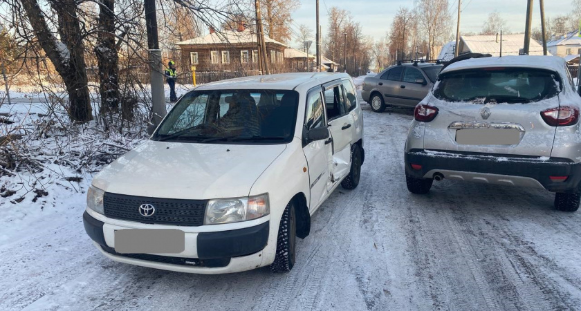 Четыре машины попали в массовое ДТП в Белой Холунице