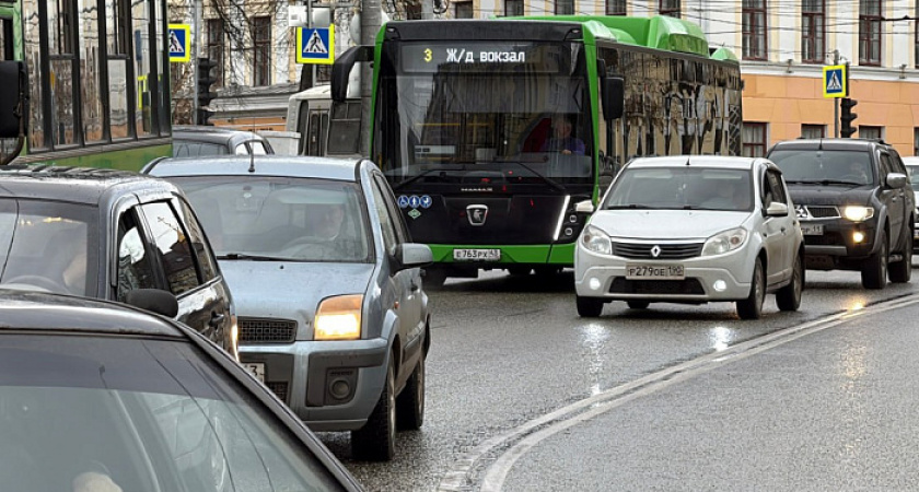 В Кирове на востребованные маршруты вышли новые автобусы