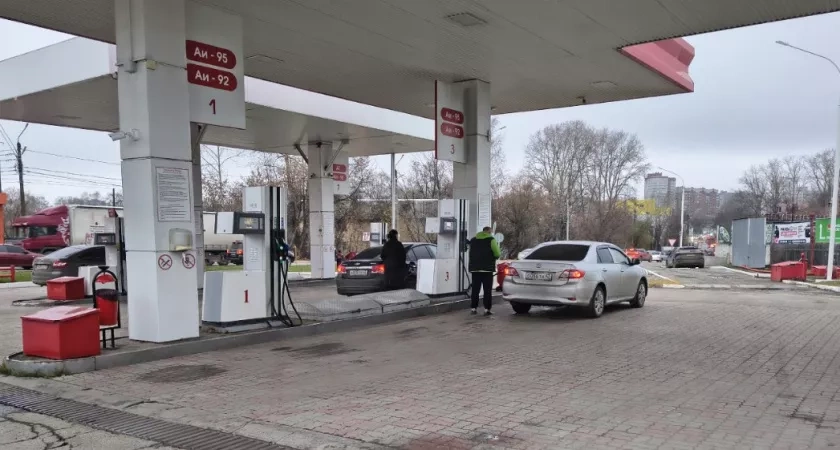 В Кировской области бензин подорожал на 4,4 процента за месяц