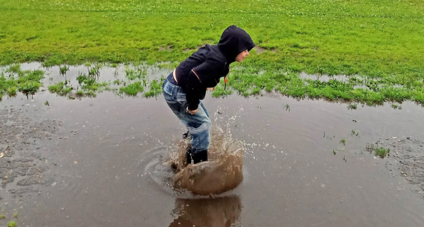 Редкое и мелодичное имя для мальчика - почти исчезло в 80-х. Значит "ведущий за собой" и "главный в хороводе"