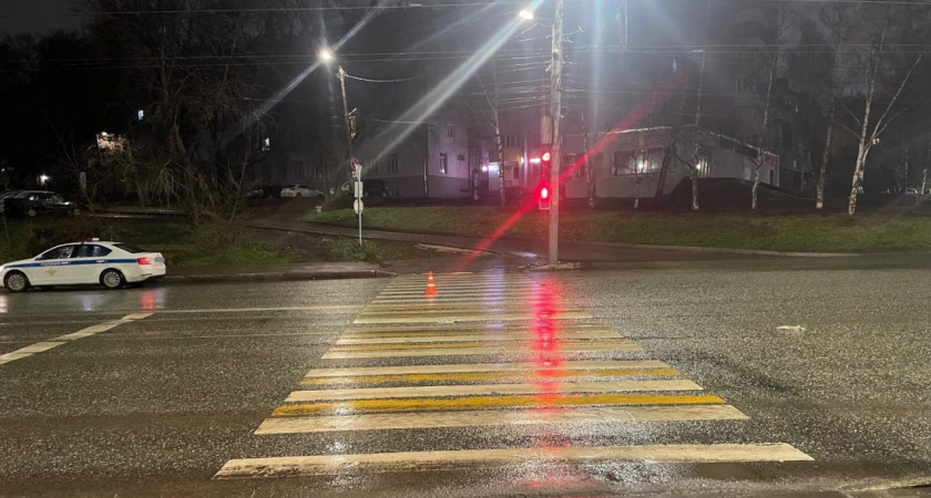 В Кирове на улице Комсомольской машина сбила ребенка на переходе, водителя ищут