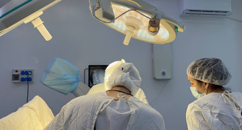 В Кирове хирурги 4 часа выправляли девочке искривленный S-образный позвоночник