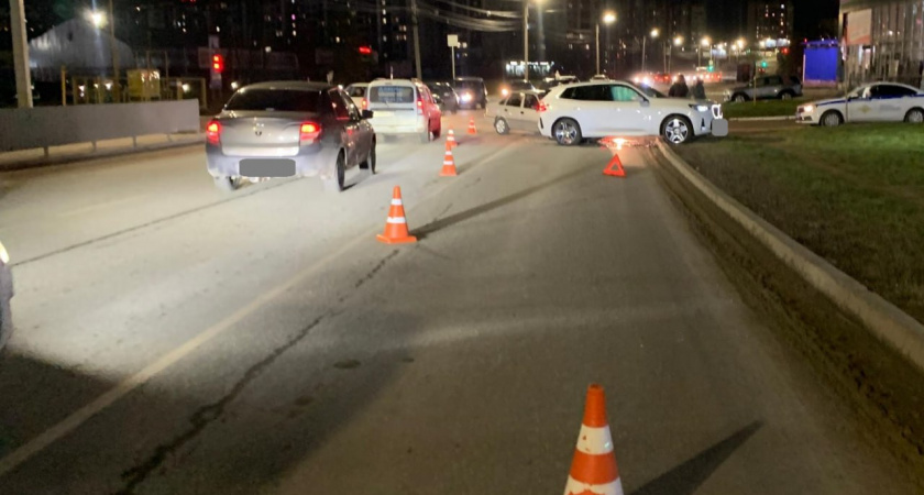 Три пассажира иномарки получили травмы в ДТП на улице Московской в Кирове